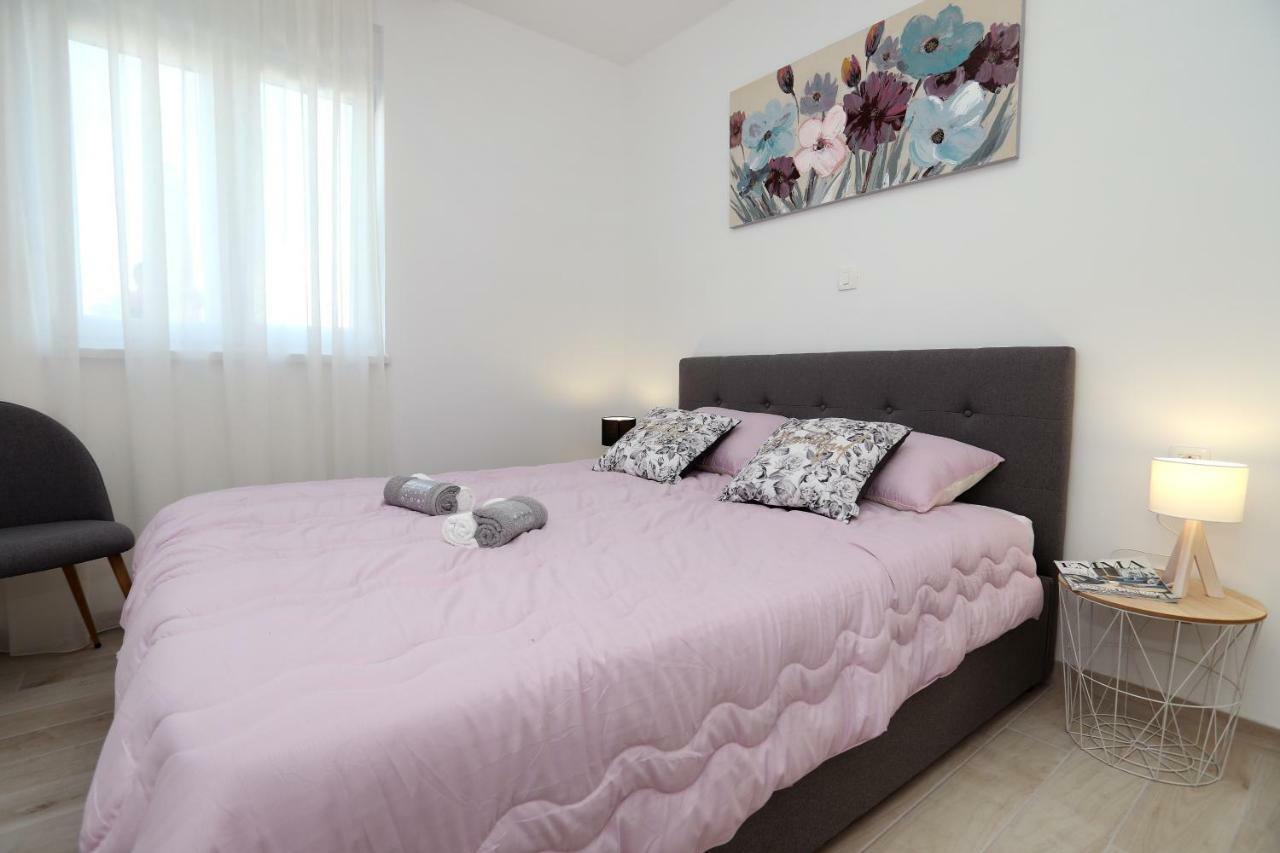 Apartment Little Marijeta Trogir Exteriör bild