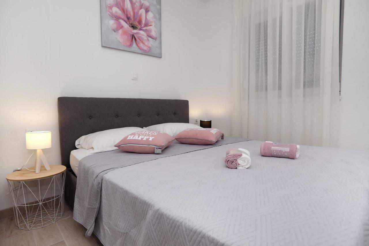Apartment Little Marijeta Trogir Exteriör bild