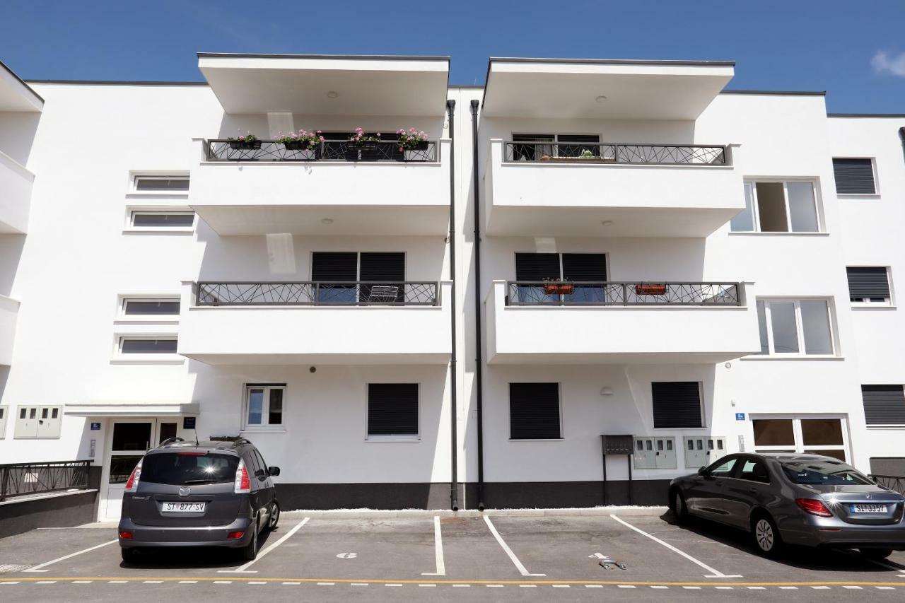 Apartment Little Marijeta Trogir Exteriör bild